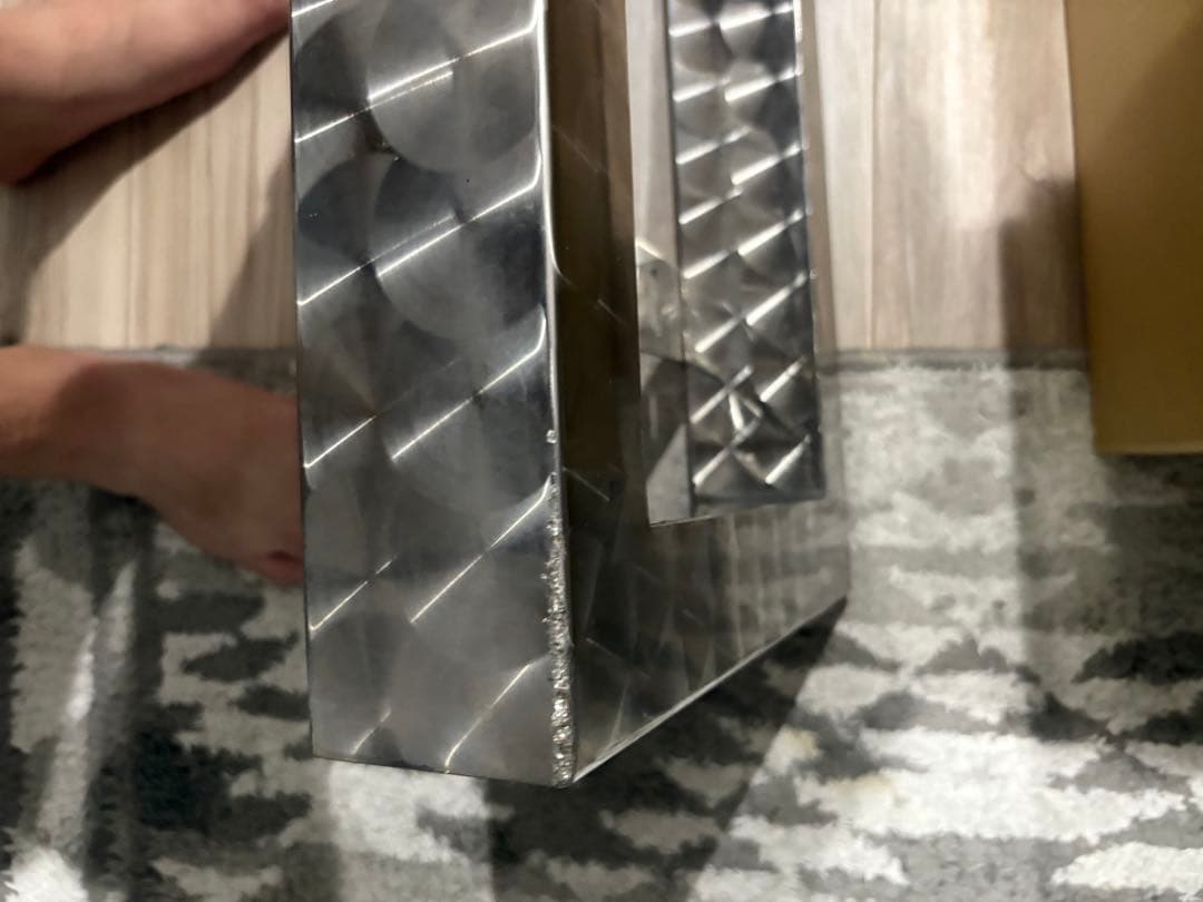 大型ナンバー枠　鱗