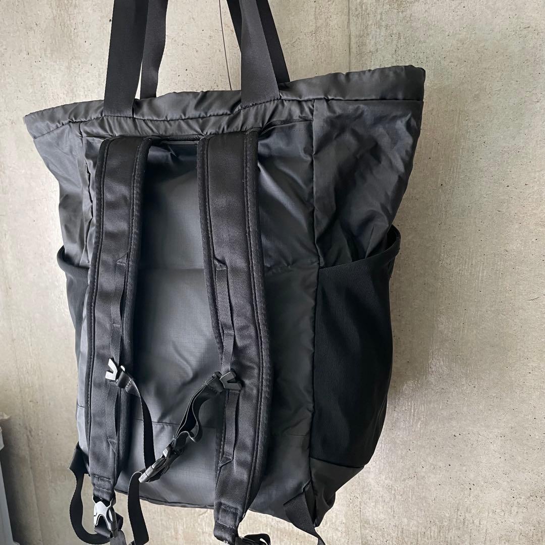 patagonia ウルトラライト ブラック ホール トート パック 27L