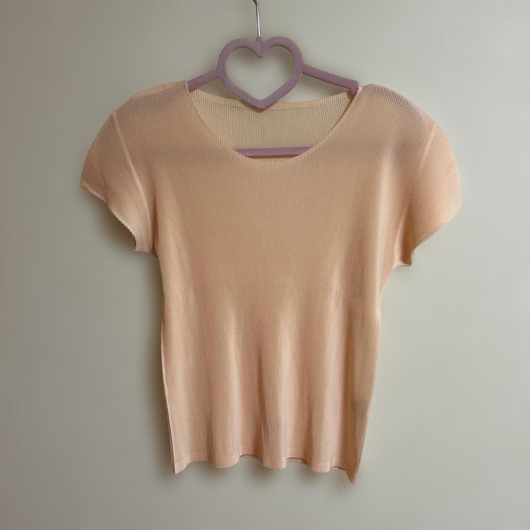 ✴︎PLEATS PLEASE✴︎プリーツサーモンピンク 半袖インナー