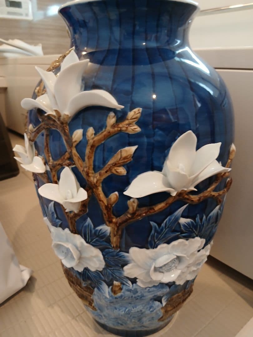 プロフ必読訳有り有田焼緒方松右衛門 大花瓶 木蓮 彫刻 陽刻の大名品 伝統工芸品