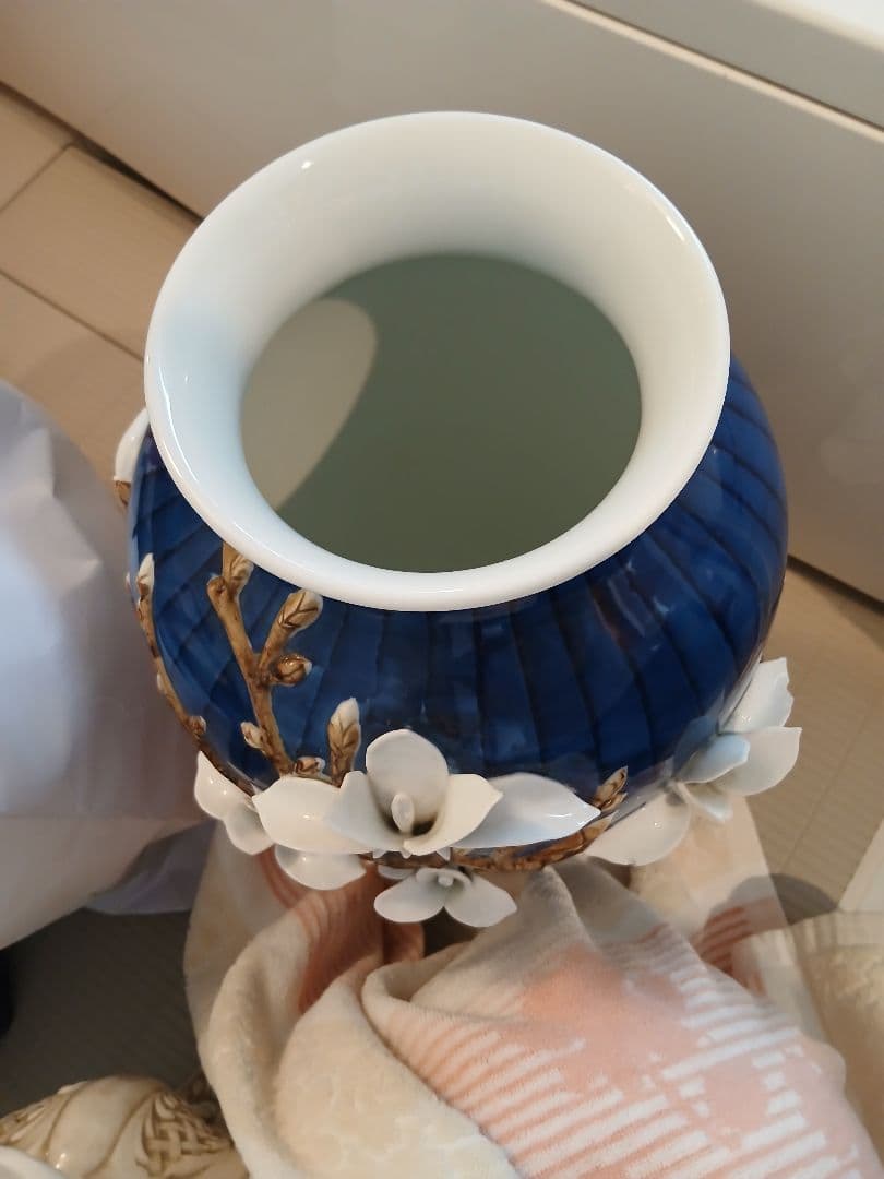 プロフ必読訳有り有田焼緒方松右衛門 大花瓶 木蓮 彫刻 陽刻の大名品 伝統工芸品