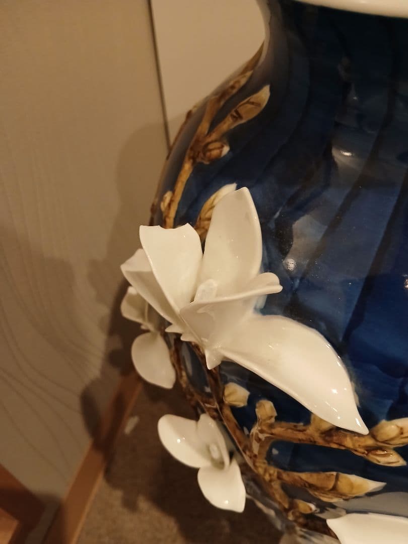 プロフ必読訳有り有田焼緒方松右衛門 大花瓶 木蓮 彫刻 陽刻の大名品 伝統工芸品