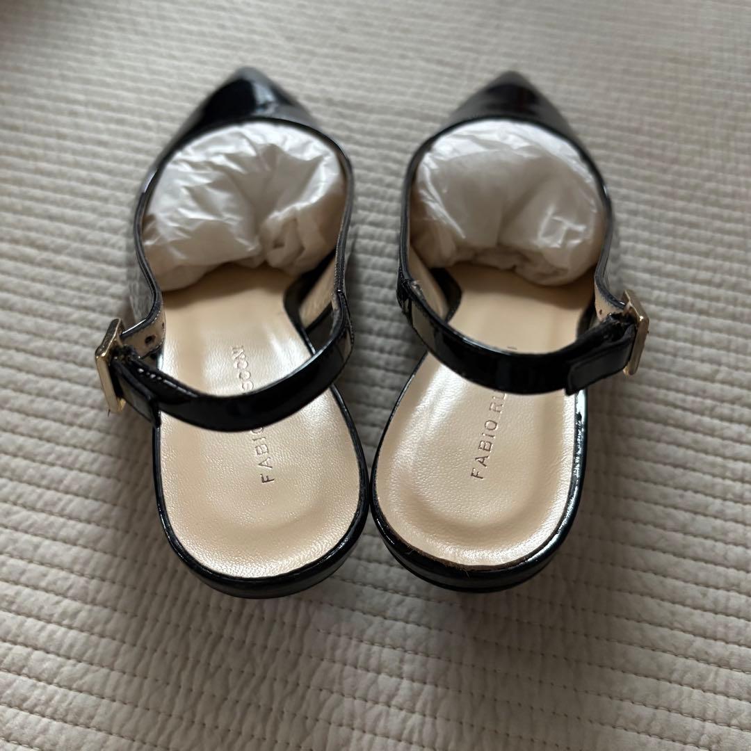 FABIO RUSCONI エナメル ブラック ポインテッドトゥ ミュール