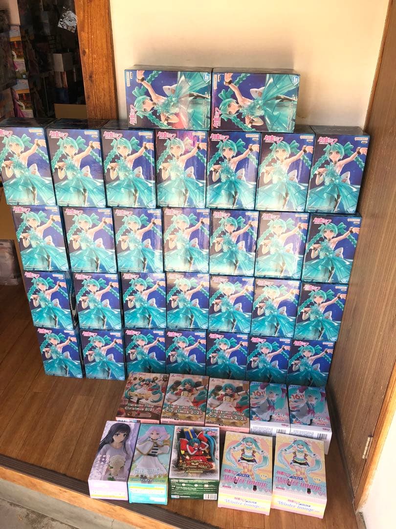 初音ミク　フィギュア　BPEV エメラルド　フリーレン　青ブタ　スクール　40個