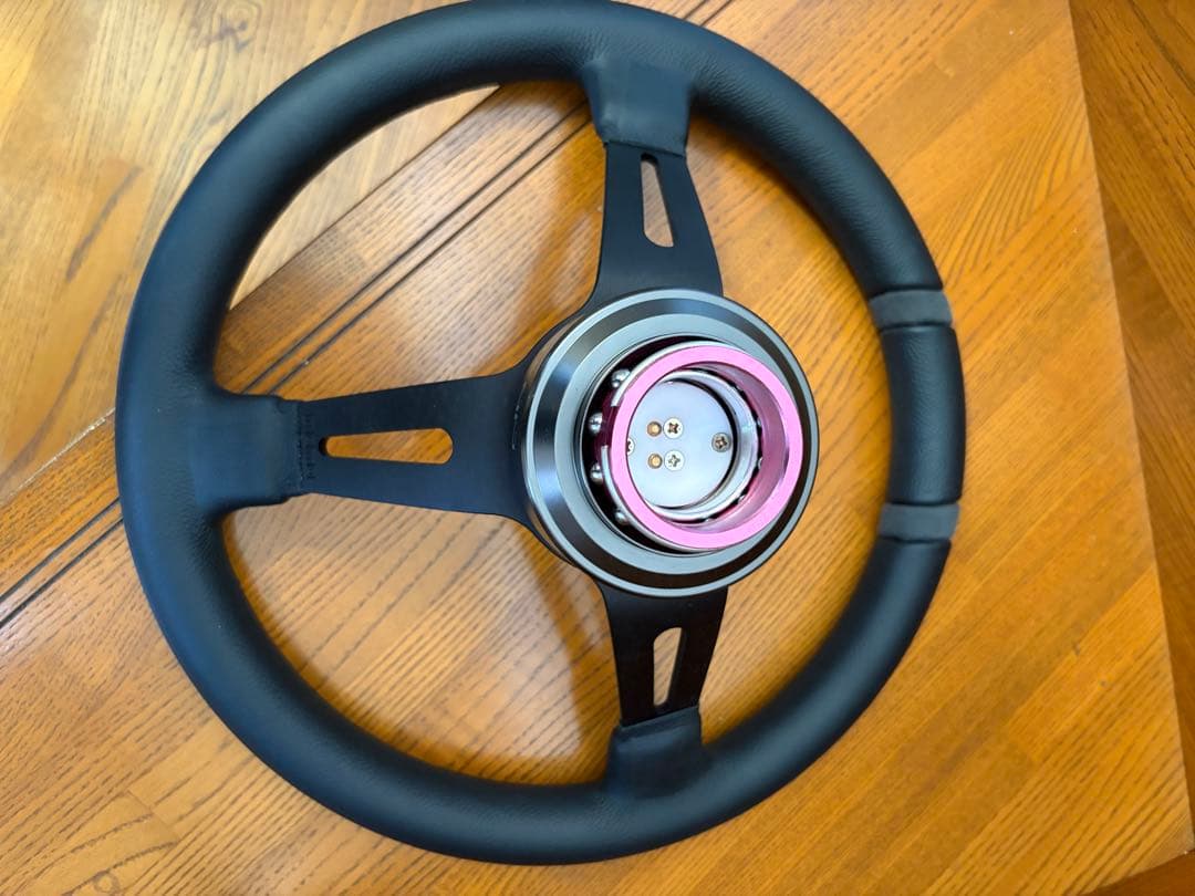 MOMO DRIFTING 330D 85mm ステアリングホイール