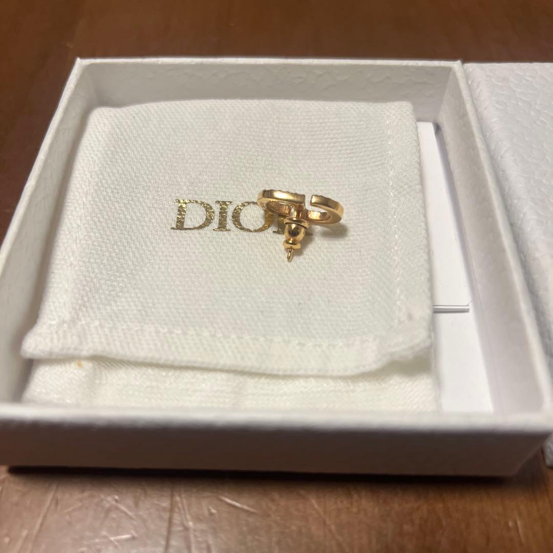Christian Dior CD スタッドピアス　ゴールド　片方