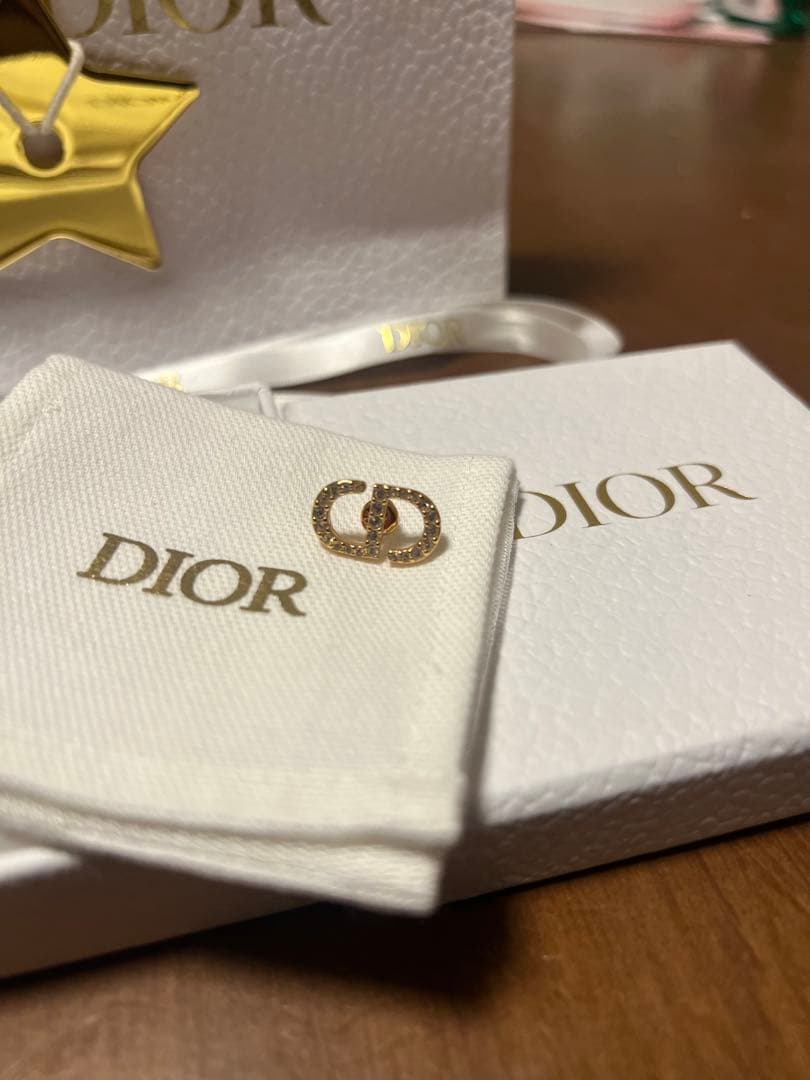 Christian Dior CD スタッドピアス　ゴールド　片方