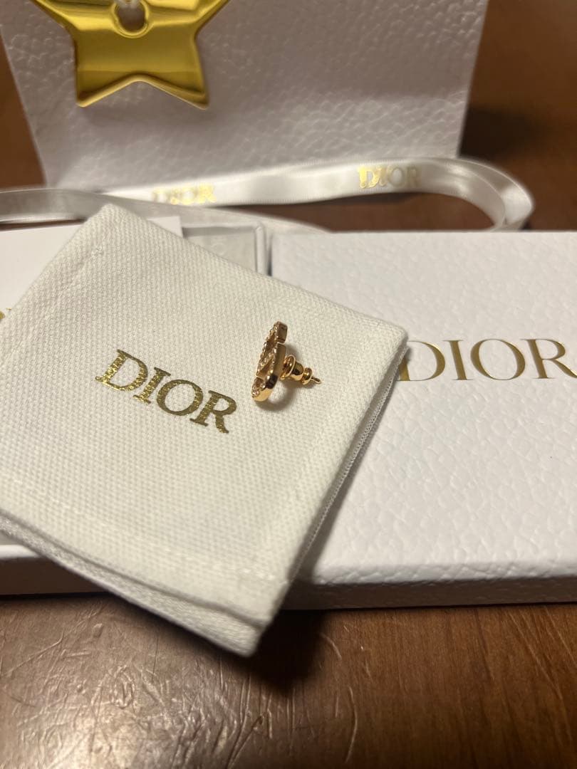 Christian Dior CD スタッドピアス　ゴールド　片方