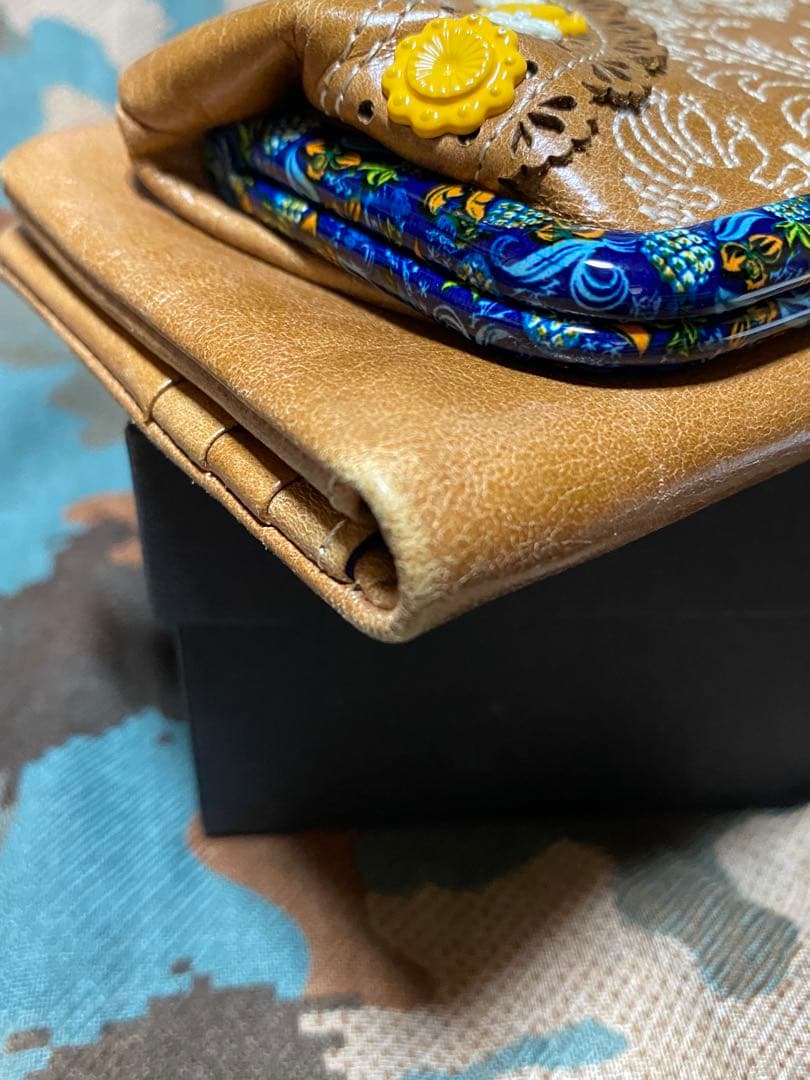 花刺繍付きブラウン長財布