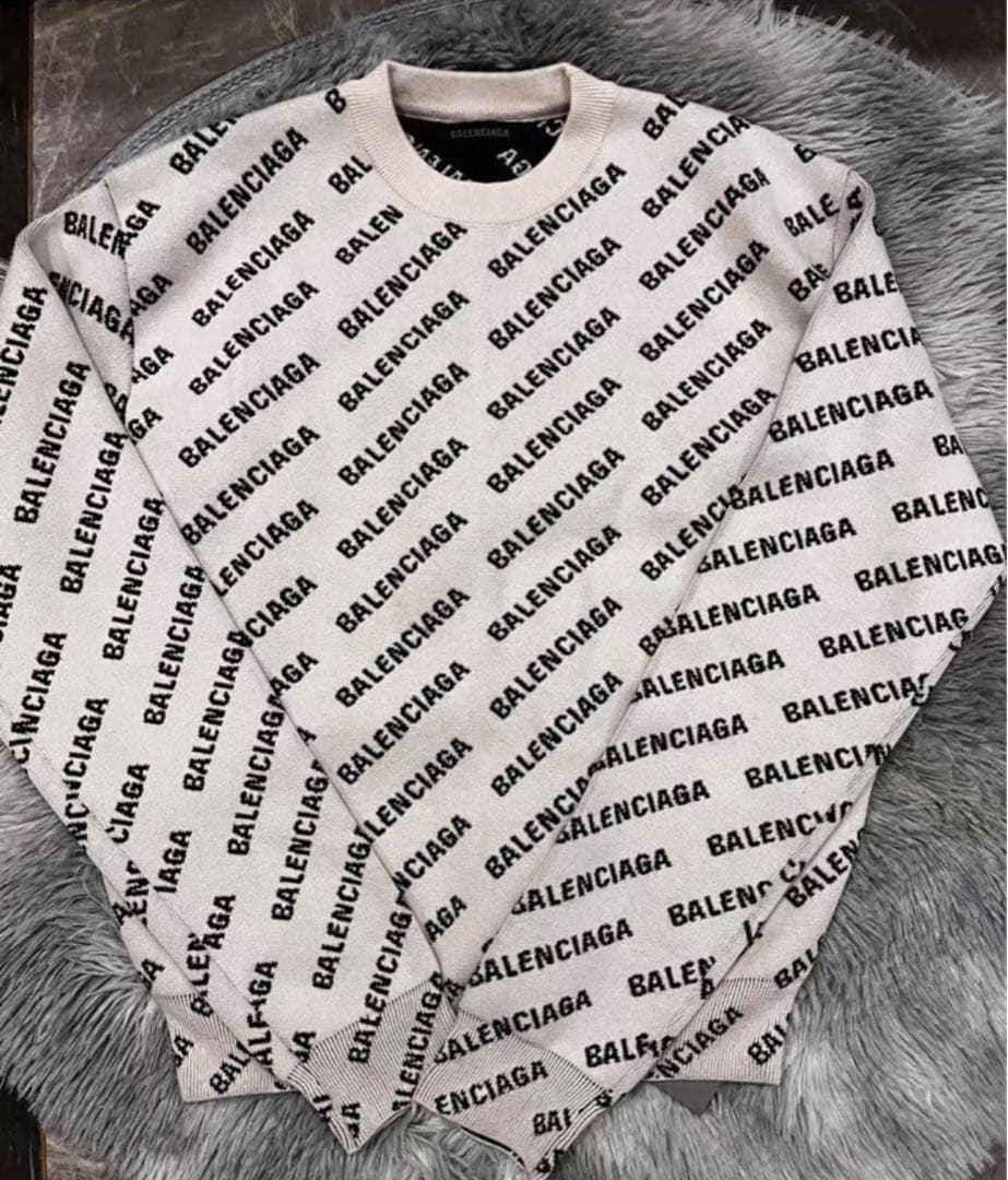 新品未使用 バレンシアガ balenciaga総柄ロゴクルーネックニットセーター