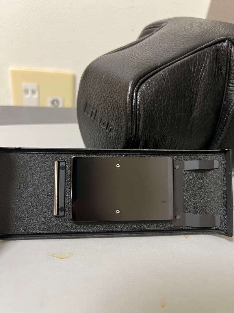 Nikon F2 本体とケース