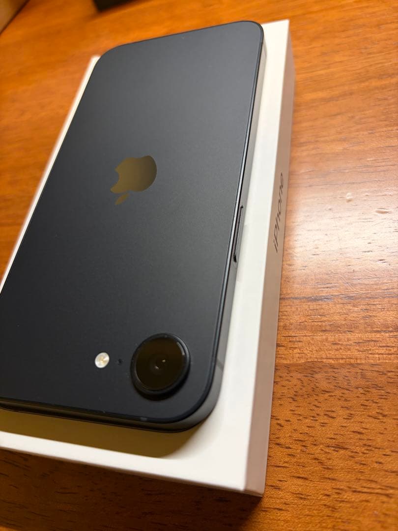 【美品】Apple iPhone 16e ブラック128GB 国内版SIMフリー