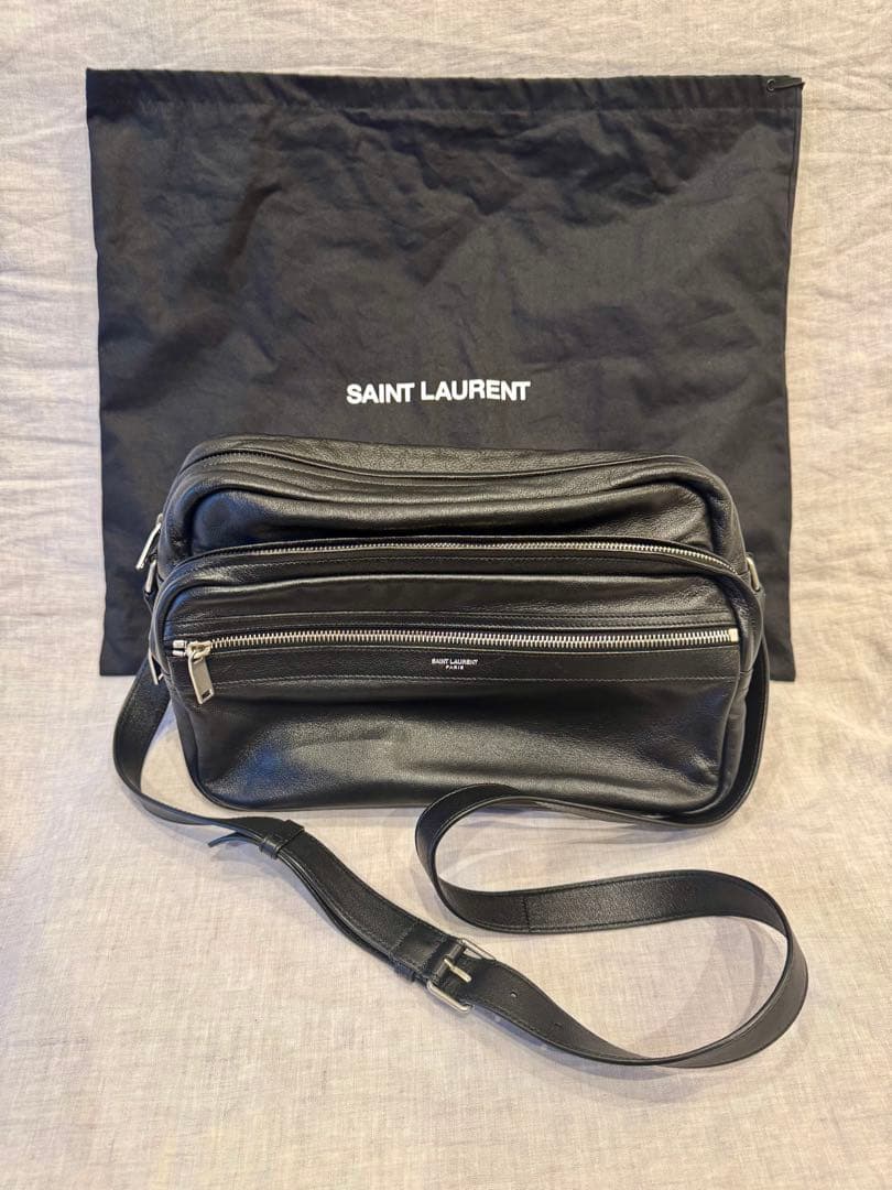 SAINT LAURENT ブラックレザー ショルダーバッグ　2回使用