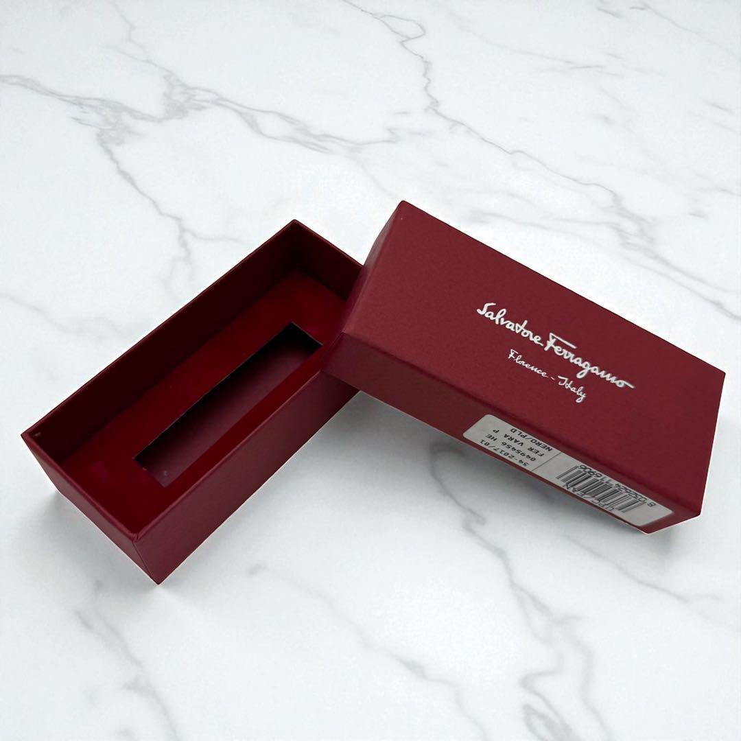 【未使用☆箱付き】サルヴァトーレフェラガモ ヴァラリボン バレッタ