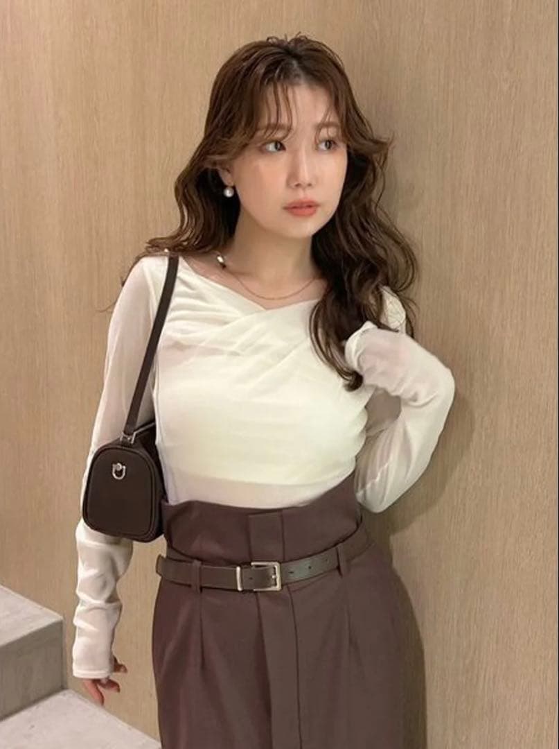 【美品】アシメドレープフロッキーチュールトップス アイボリー フレイアイディー