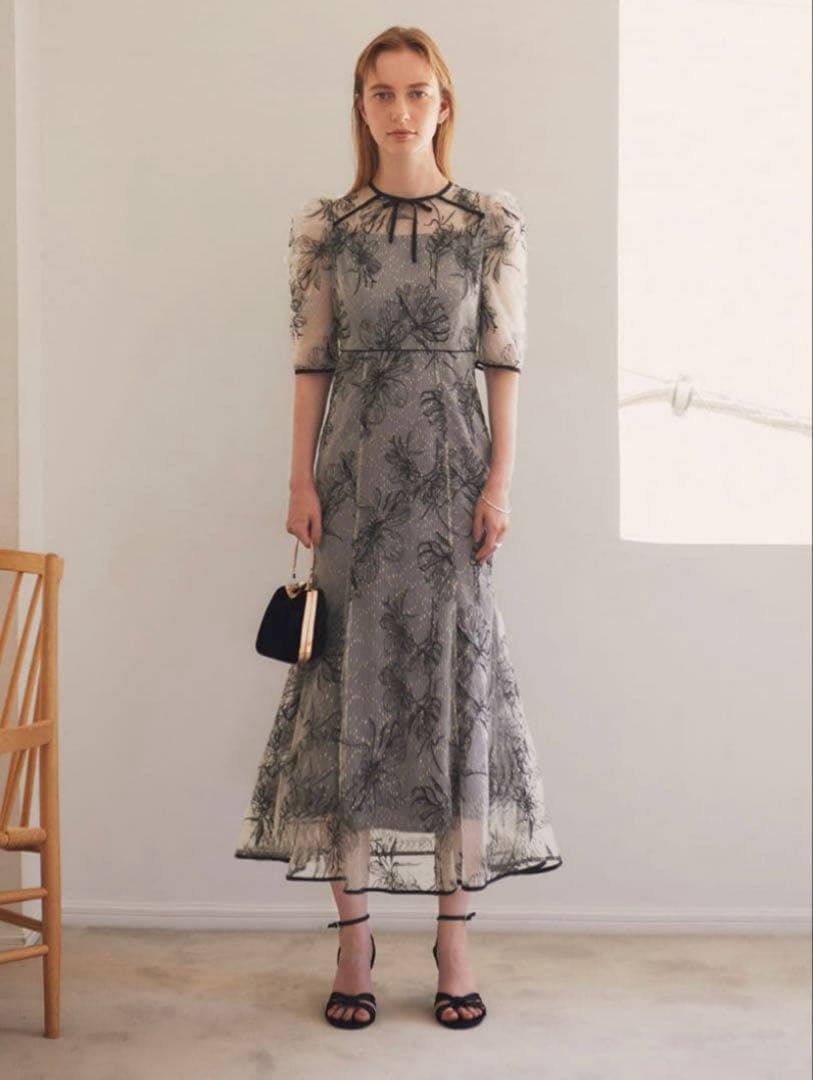 LEJA 花柄刺繍フロントバックリボンパフスリーブフレアロングワンピース S