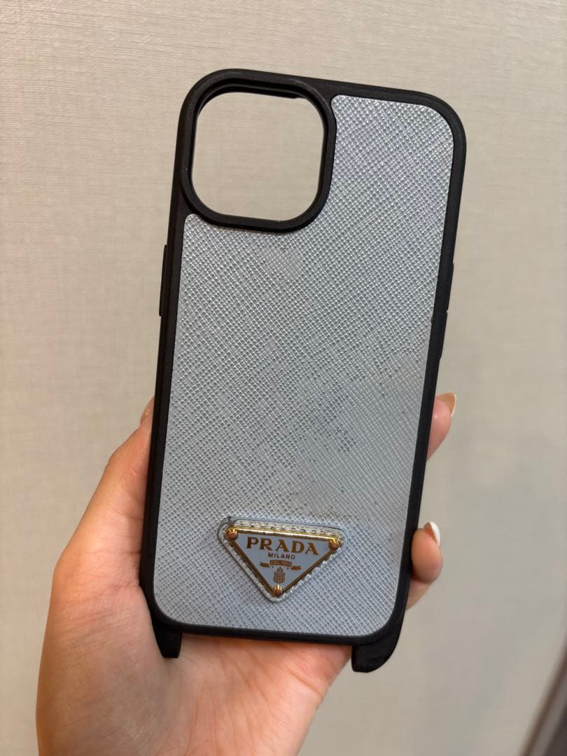 値下げPRADA サフィアーノトライアングル スマホショルダー iPhone15