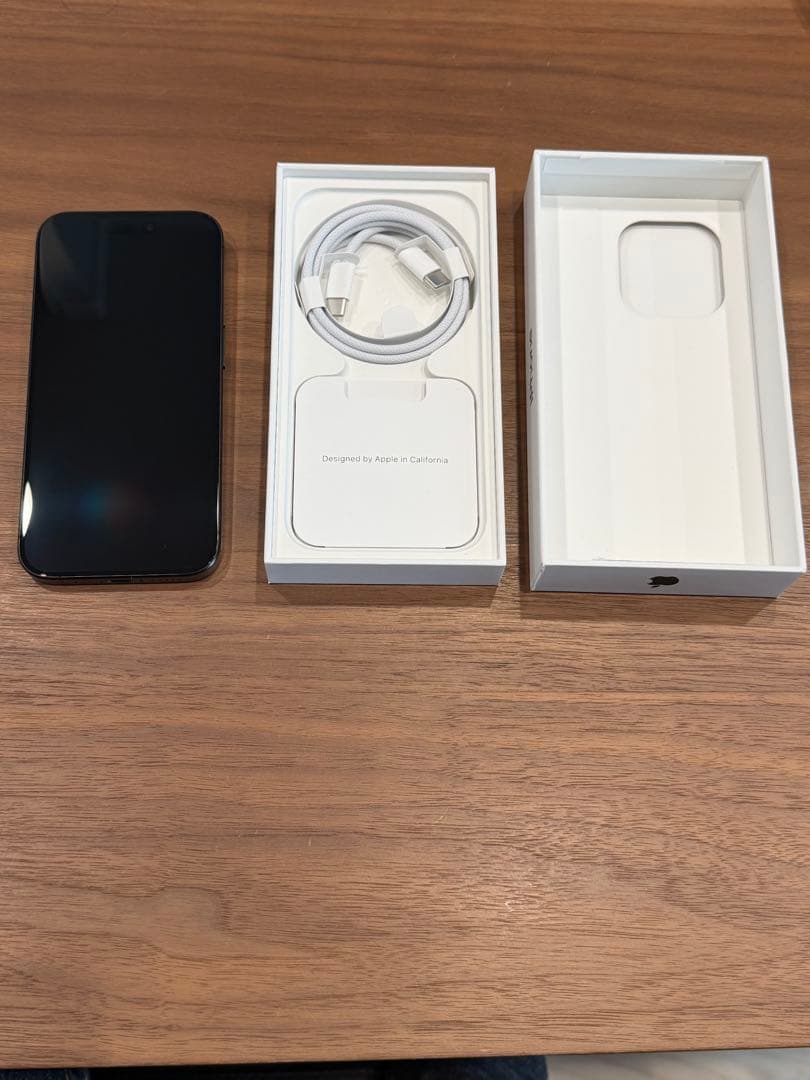 Apple iPhone 15 Pro ブラックチタニウム 本体 256gb