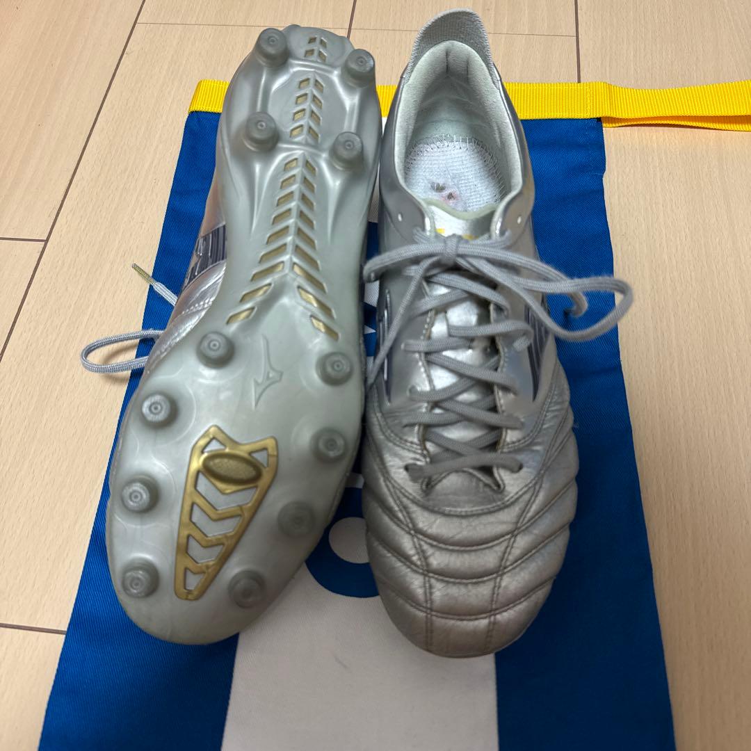Mizuno シルバー スパイク モレリアネオ4