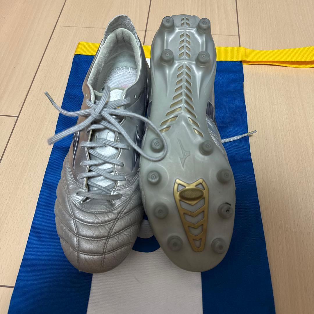 Mizuno シルバー スパイク モレリアネオ4