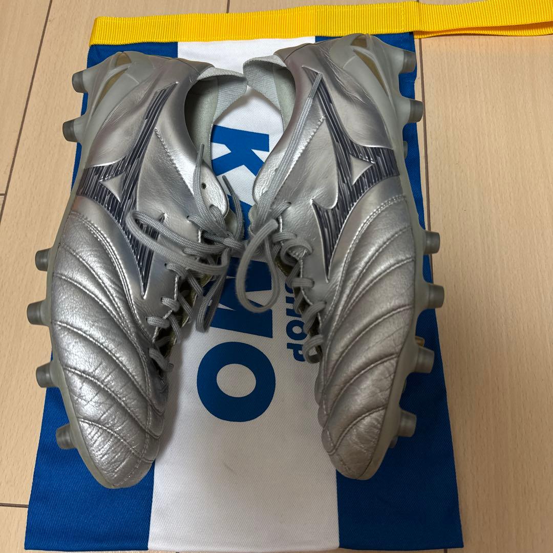 Mizuno シルバー スパイク モレリアネオ4
