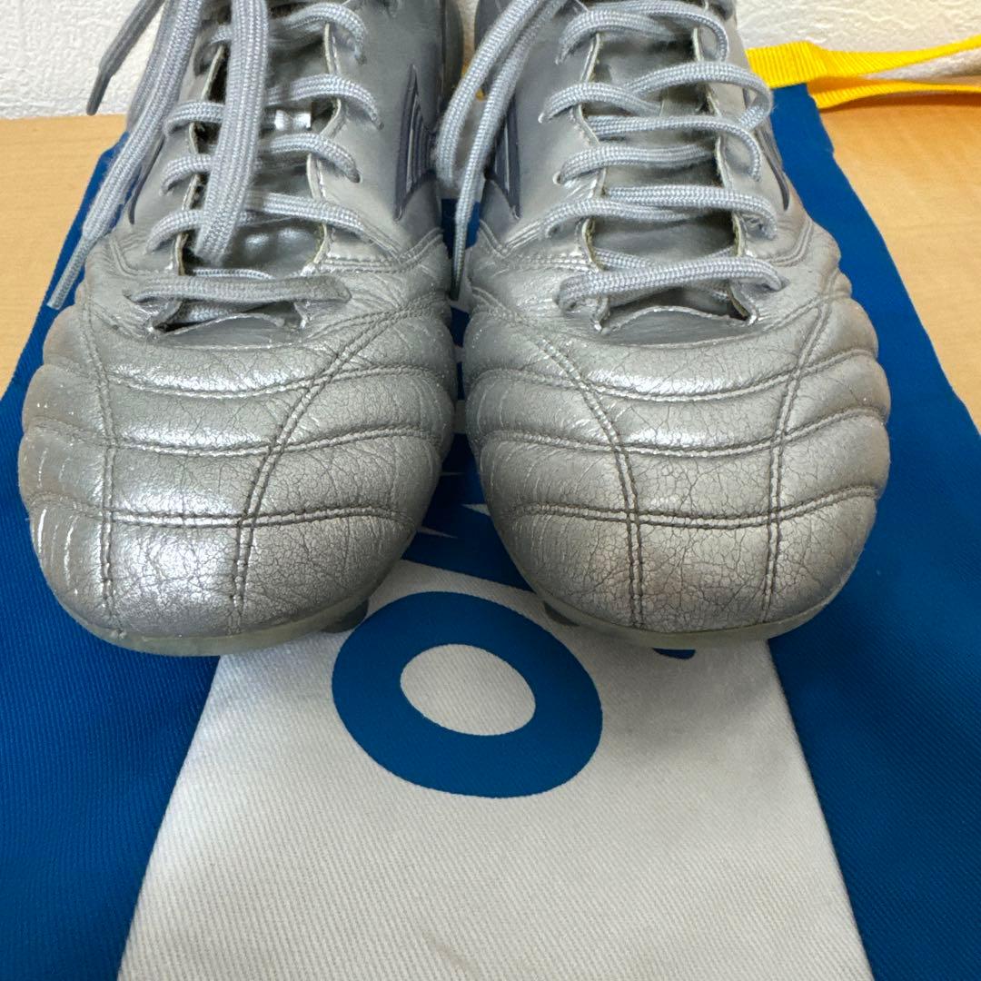 Mizuno シルバー スパイク モレリアネオ4