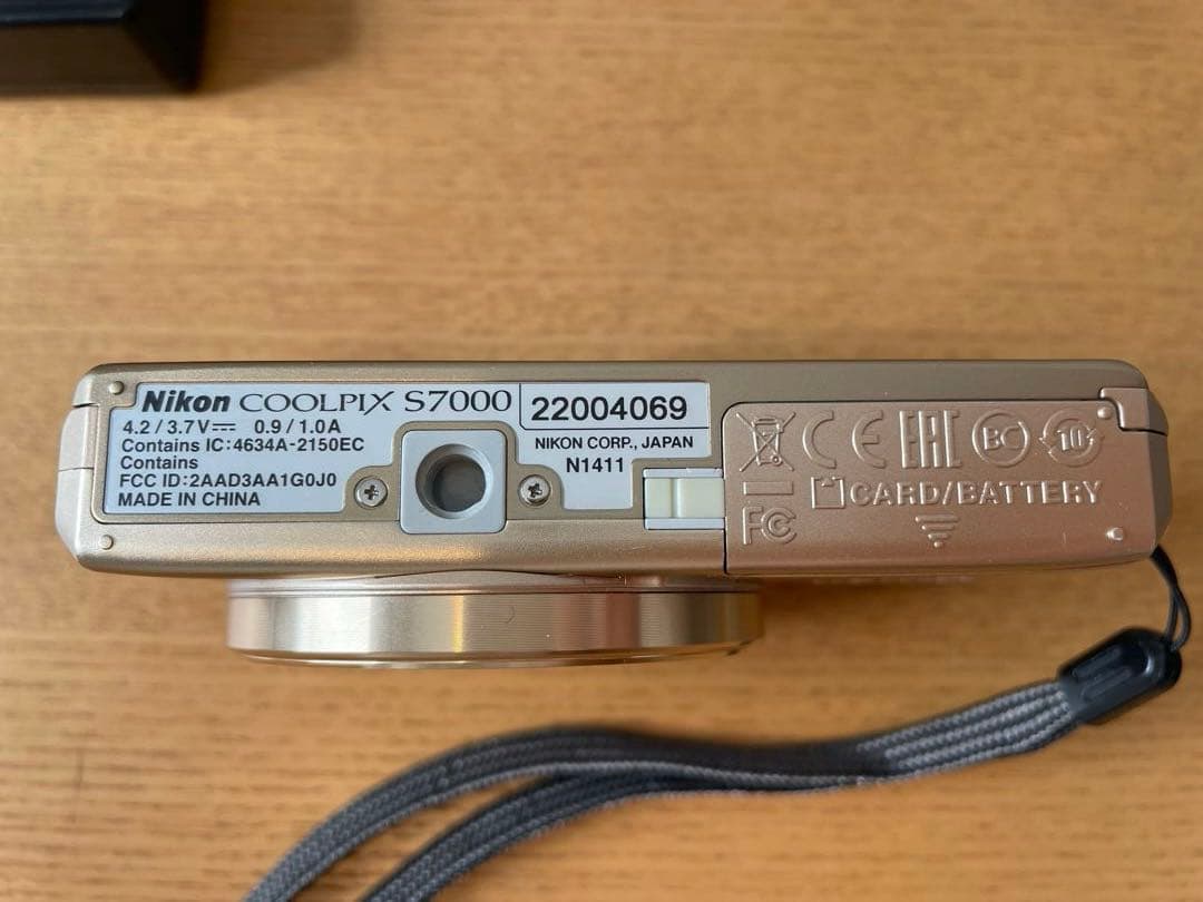 Nikon (ニコン)COOLPIX S7000 20倍ズームコンパクトデジカメ