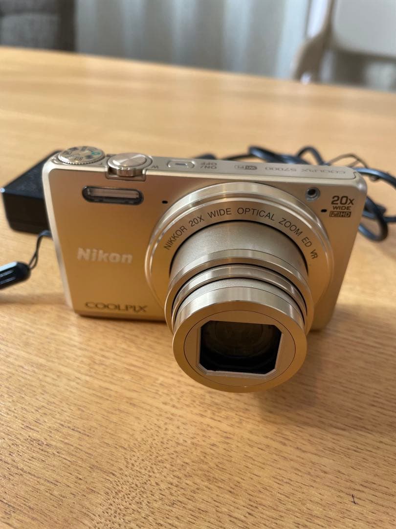 Nikon (ニコン)COOLPIX S7000 20倍ズームコンパクトデジカメ