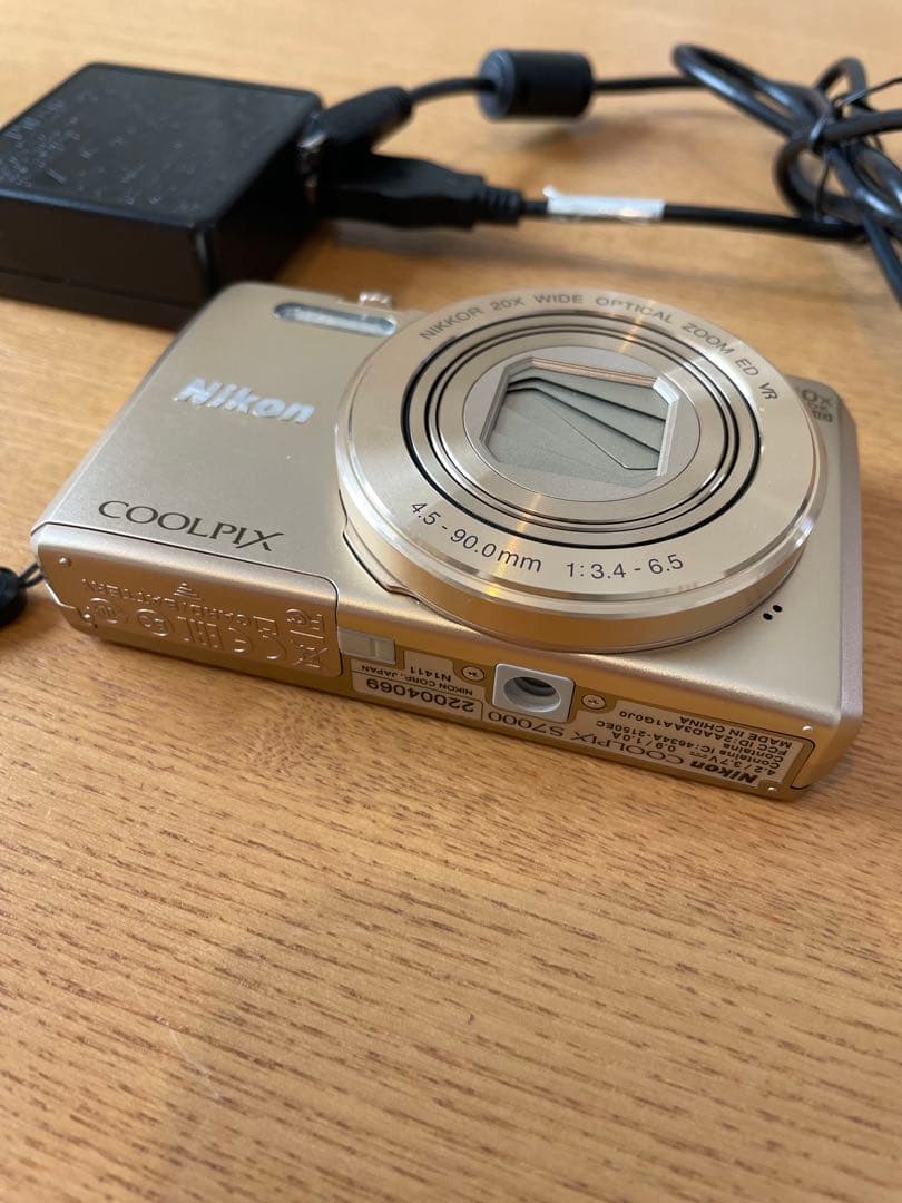 Nikon (ニコン)COOLPIX S7000 20倍ズームコンパクトデジカメ