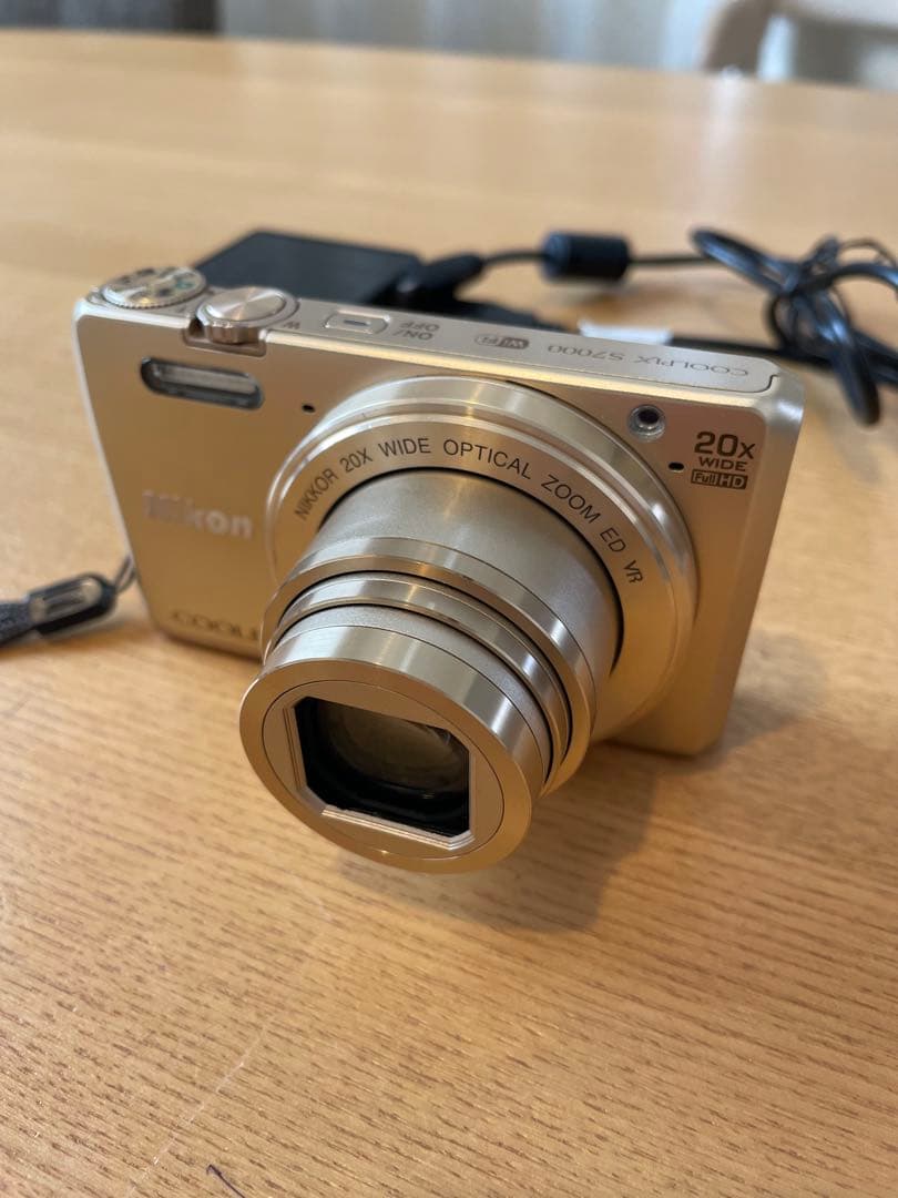 Nikon (ニコン)COOLPIX S7000 20倍ズームコンパクトデジカメ