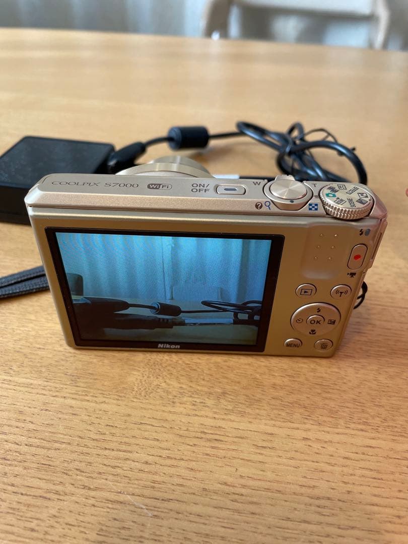 Nikon (ニコン)COOLPIX S7000 20倍ズームコンパクトデジカメ