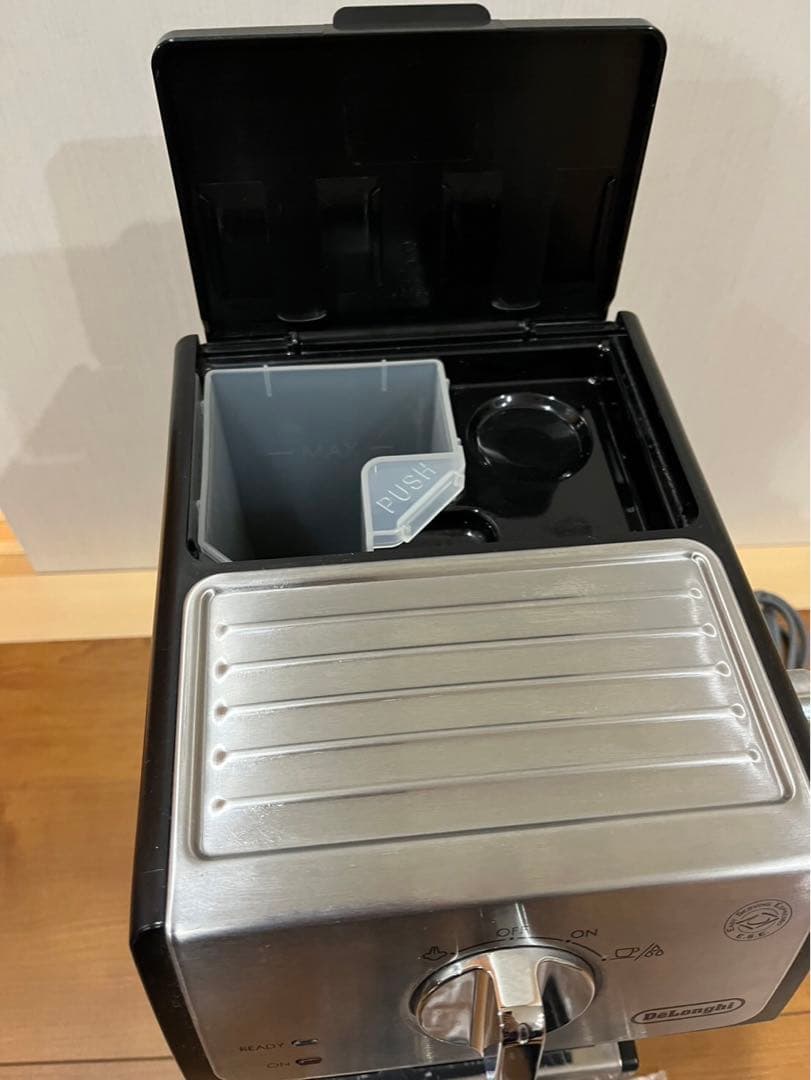 デロンギ　エスプレッソ・カプチーノメーカー ECP3220J-BK