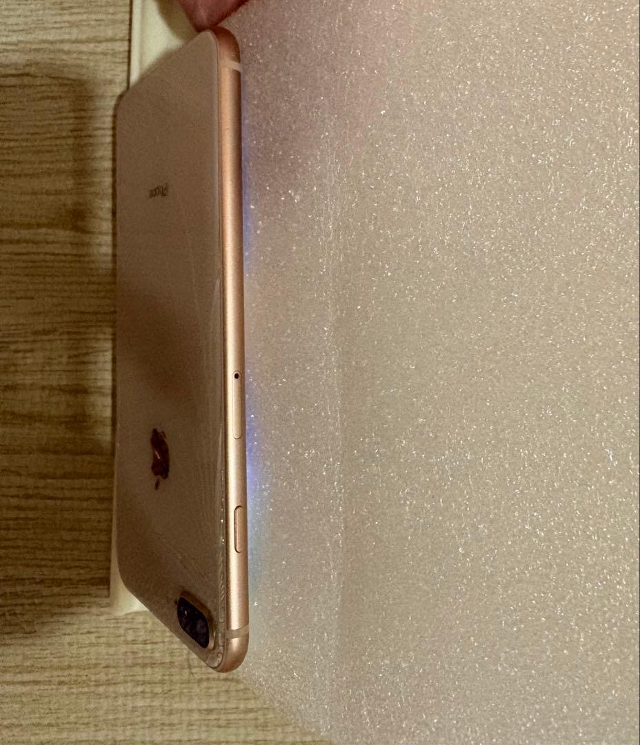 お*り様 iPhone 8 Plus 64GB ゴールド
