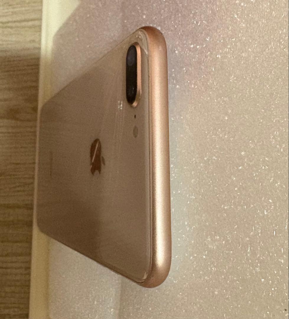 お*り様 iPhone 8 Plus 64GB ゴールド