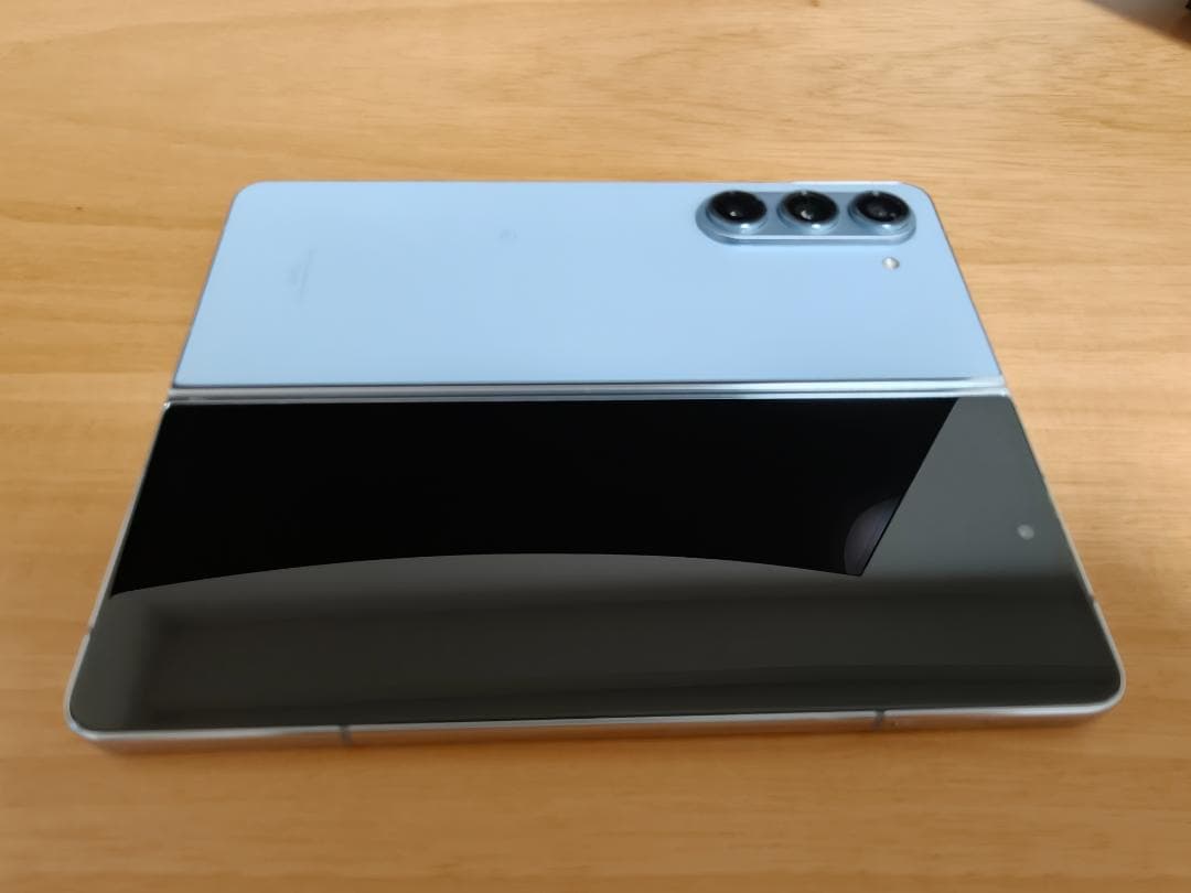 Galaxy Z Fold5 256GB アイシーブルー ケース付き