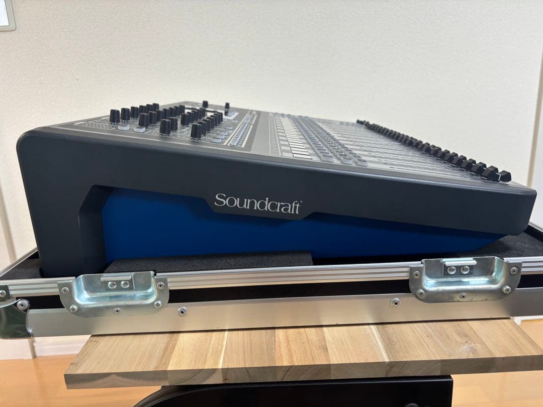 Soundcraft Si IMPACT デジタルミキサー