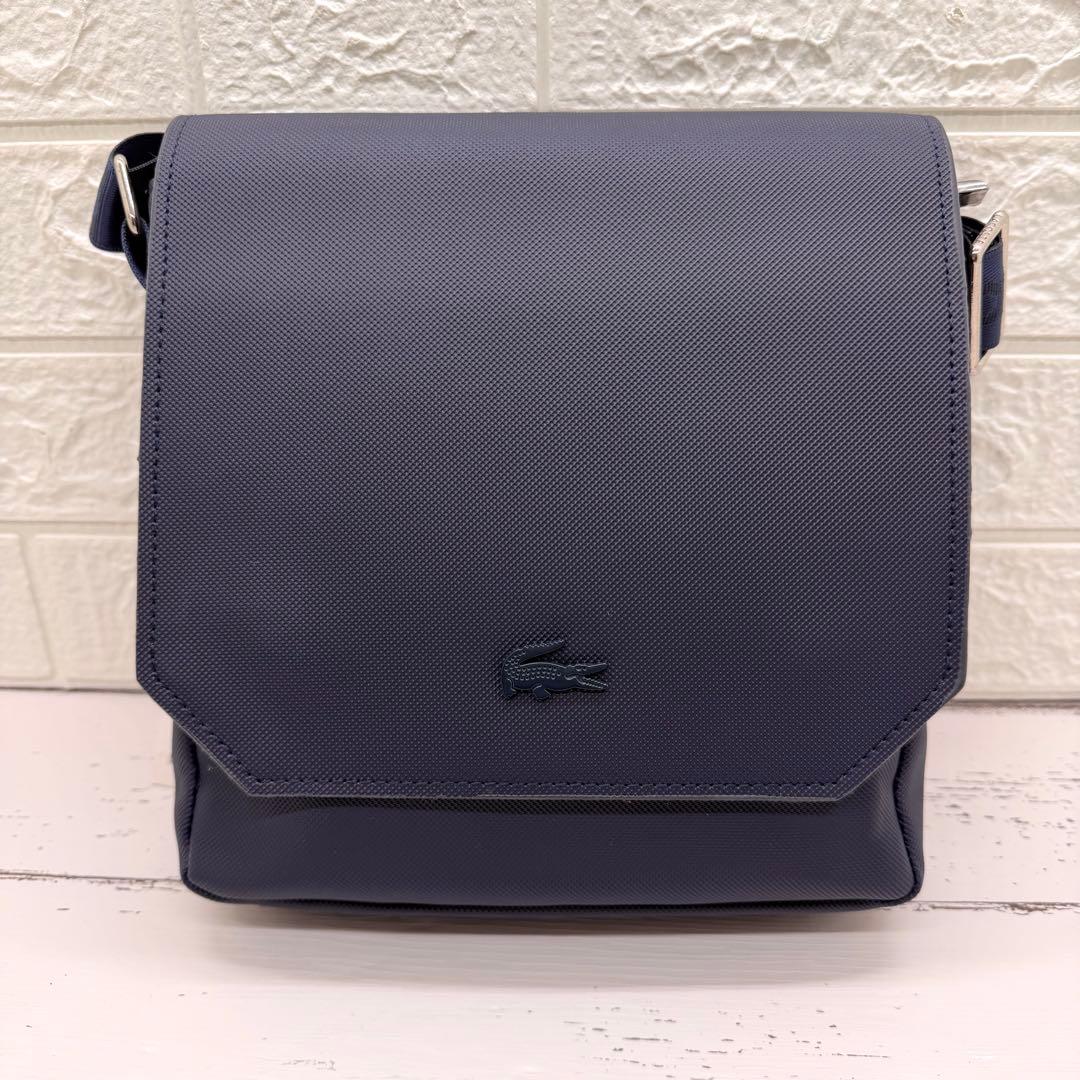 【新品・未使用】ラコステ　メンズクラシック　スリムフラップサッチェルバッグ