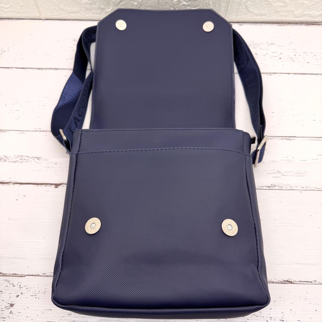 【新品・未使用】ラコステ　メンズクラシック　スリムフラップサッチェルバッグ