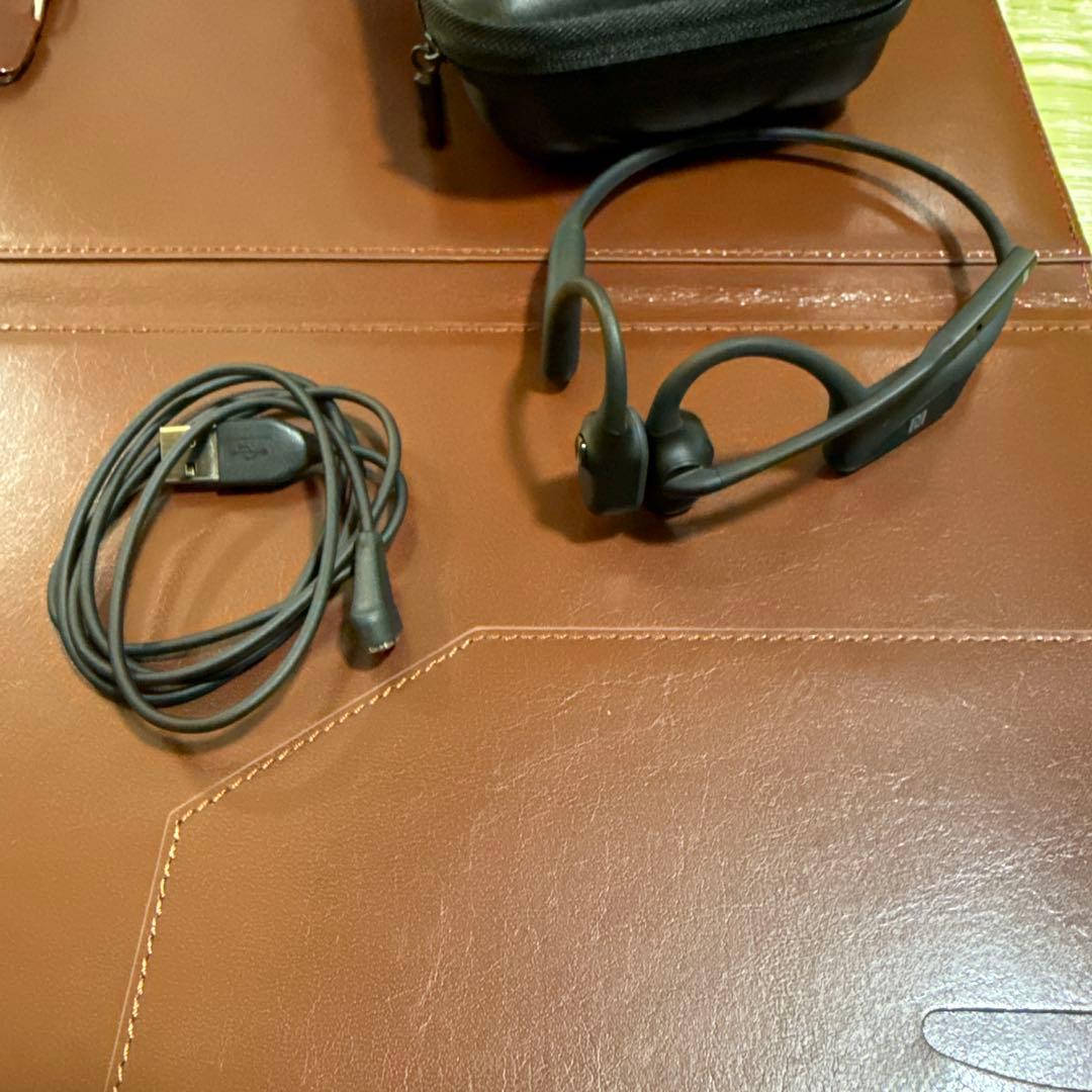 【専用ケース付外箱なし】Shokz OpenComm 　骨伝導