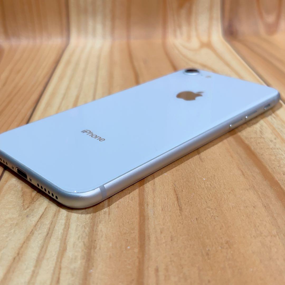 SIMフリー 本体 iPhone 8 64 GB シルバー 166 電池新品