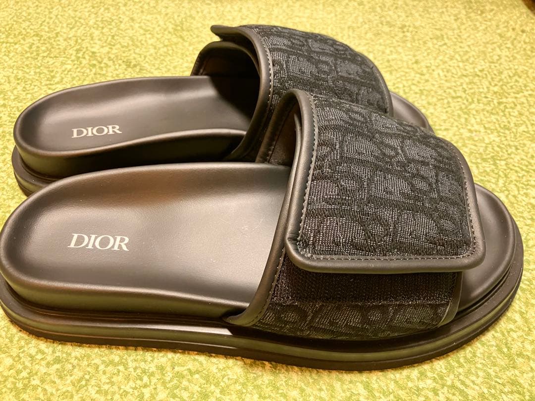 DIOR ブラック サンダル ロゴ入り