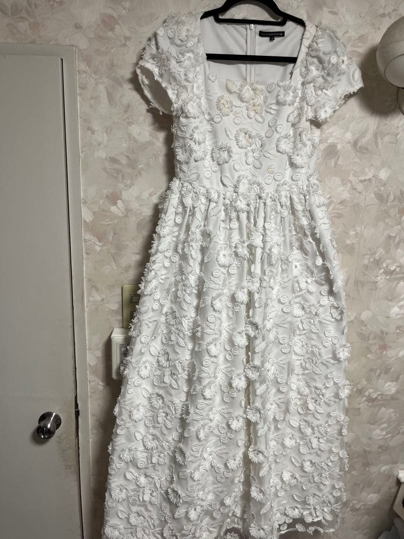 Tsuru by Mariko Oikawa白 花柄刺繍 半袖ロングワンピース