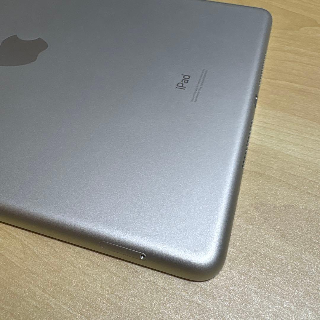 Apple iPad シルバー 10.2インチ＿無料フィルム付き