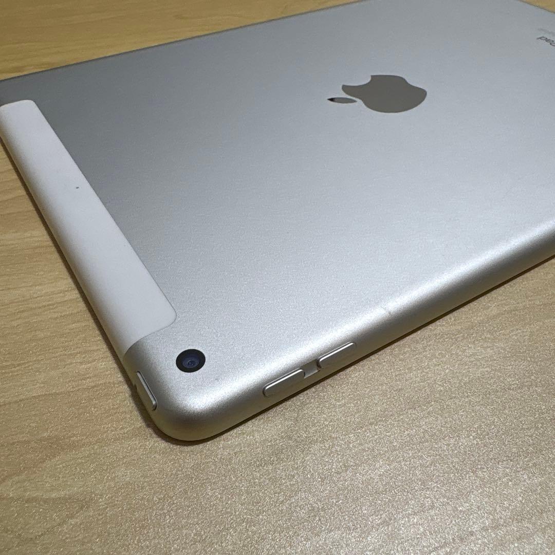 Apple iPad シルバー 10.2インチ＿無料フィルム付き