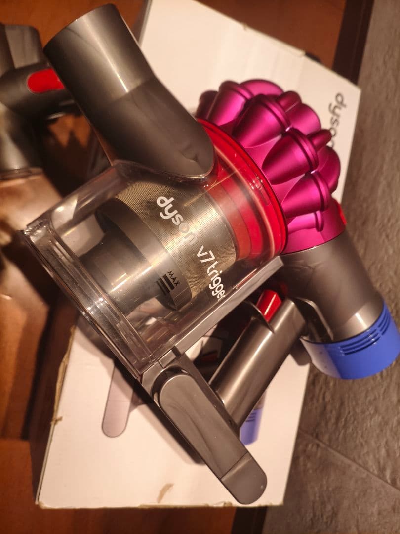 「美品」ダイソン V7 Trigger 掃除機 ハンディクリーナー HH11MH