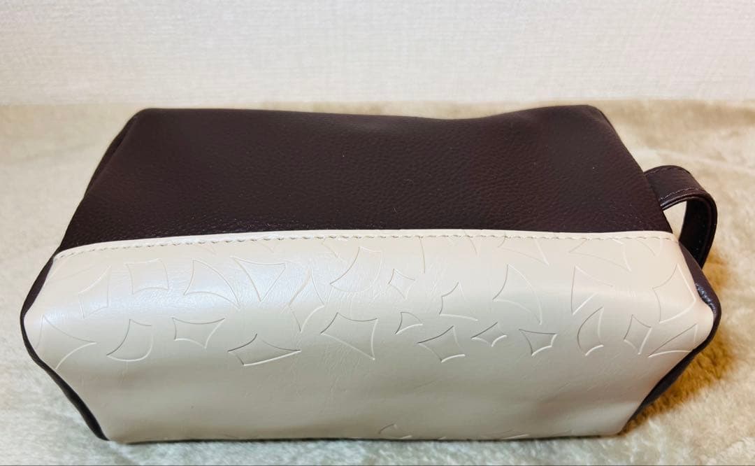 エミレーツ航空　ファーストクラス　ブルガリポーチ　アメニティ　レジェンメコブラー