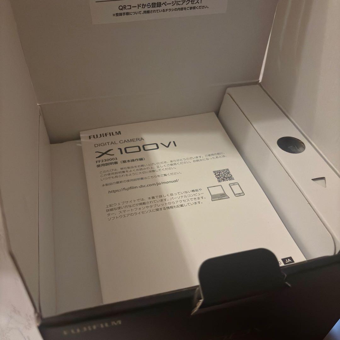 美品Fujifilm X100VI コンパクトデジタルカメラ ブラック