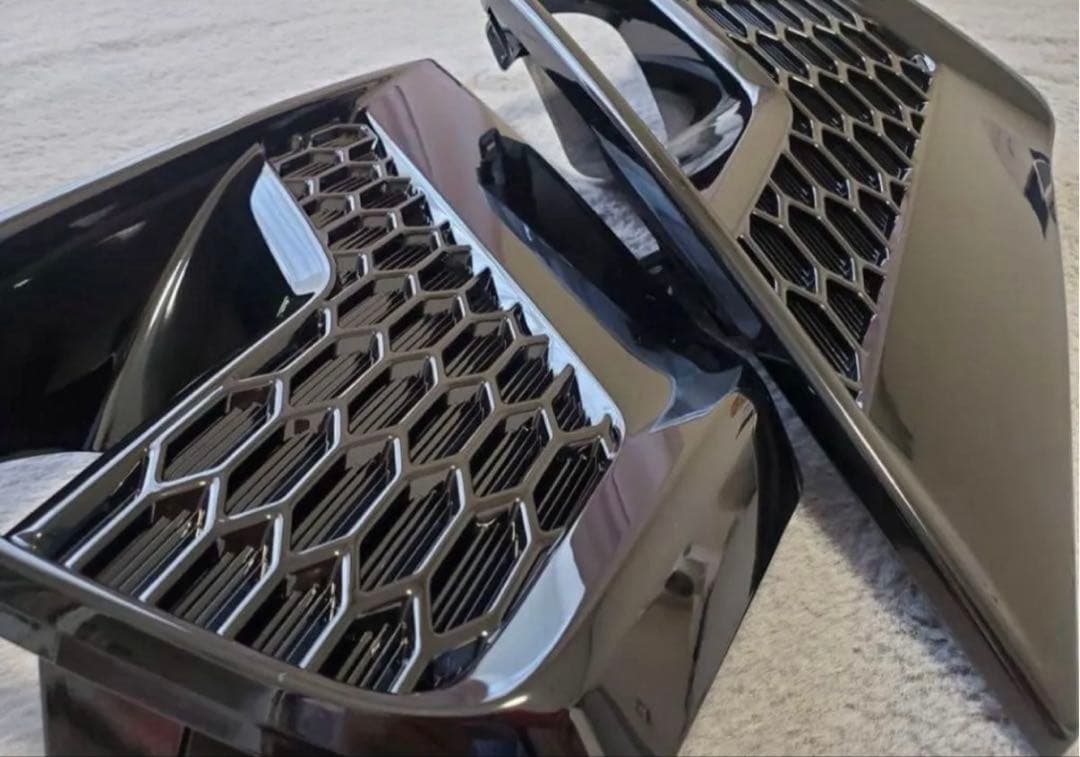 ランドクルーザープラド150後期フォグランプカバーブラックエディション