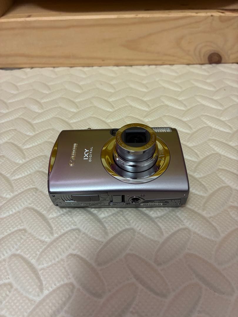 美品純正ケース付き　canon&キャノン　ixy900is デジタルカメラ