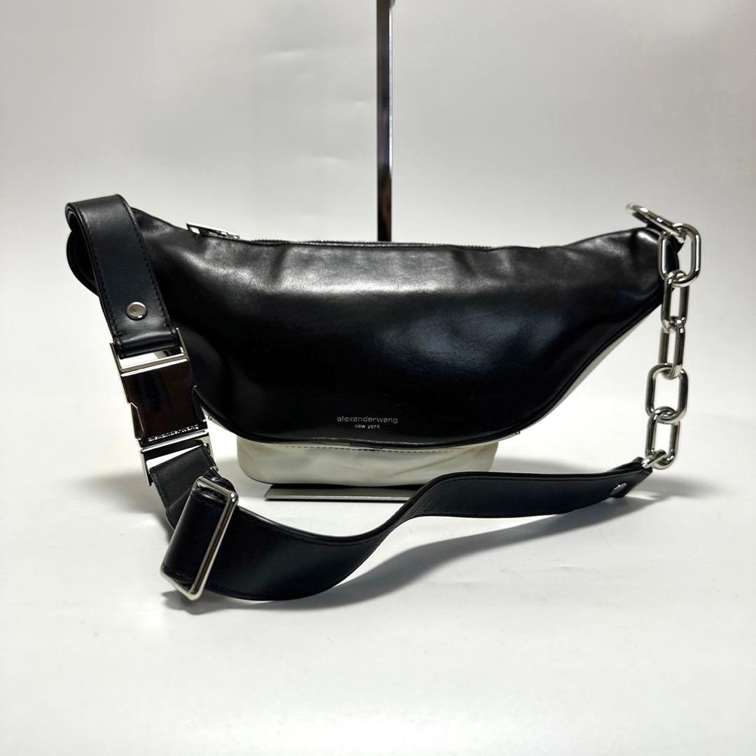 f82【極美品】アレキサンダーワン　ファニーパック　レザー　白　ボディバッグ.